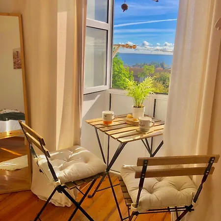 Quarto Com Vista Do Rio Tejo * Lisbon
