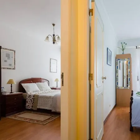 Apartment Quarto Duplo Em Lisboa *